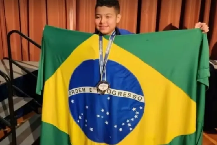 Menino de 13 anos passa em três vestibulares e quer estudar nos EUA