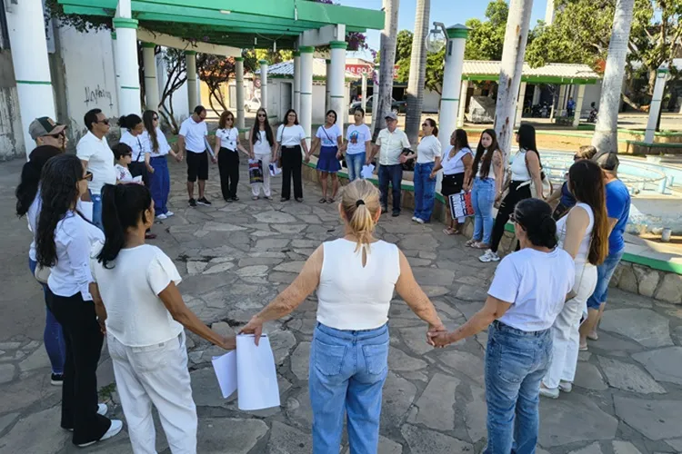 Protesto em Brumado exige atendimento humanizado e apuração sobre a morte de Gabriel Teixeira