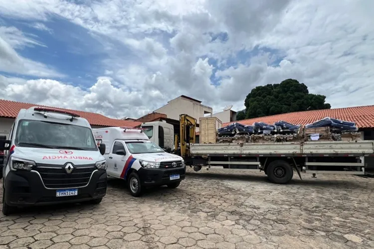 Livramento de Nossa Senhora recebe equipamentos e ambulâncias para reforçar a saúde