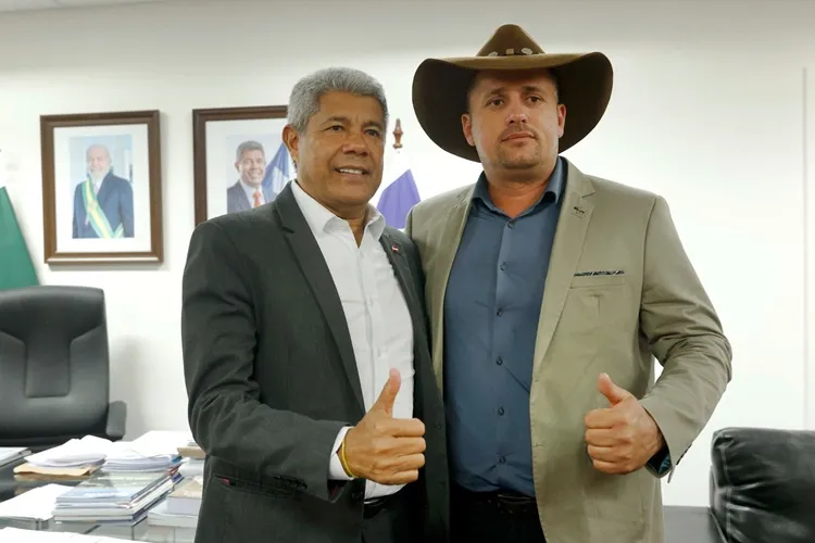 Governo do Estado entrega novos equipamentos e debate investimentos para Cordeiros