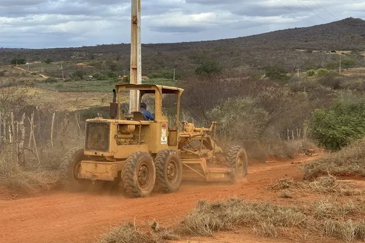 Brumado recupera 978 km de estradas vicinais na gestão Fabrício Abrantes