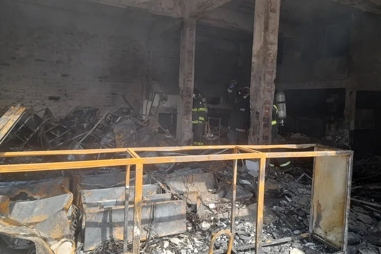 Brumado: Incêndio abala estrutura e bombeiros recomendam a interdição de imóveis