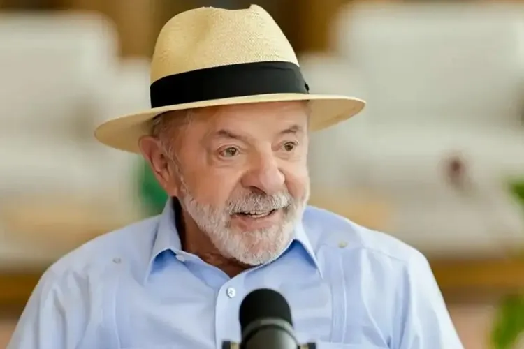 A 17 dias do 1º turno, governo Lula anuncia reajuste de 15% no Bolsa Família