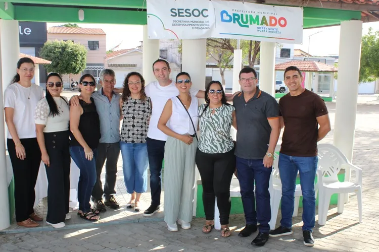 Brumado: Estande da Sesoc levou atendimento psicológico aos visitantes no dia de finados