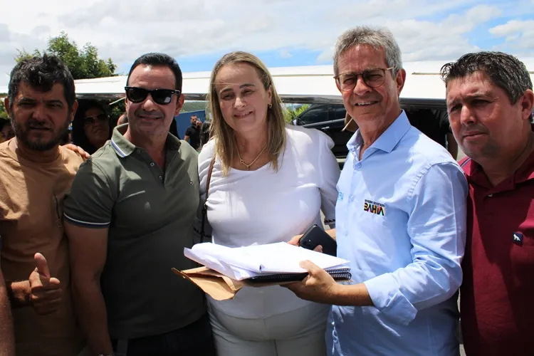 Prefeita de Livramento de Nossa Senhora apresenta pedidos de pavimentação ao governador