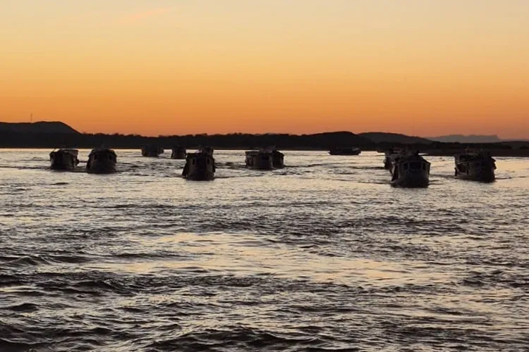 Católicos mantém tradição de romaria fluvial pelo Rio São Francisco a Bom Jesus da Lapa 