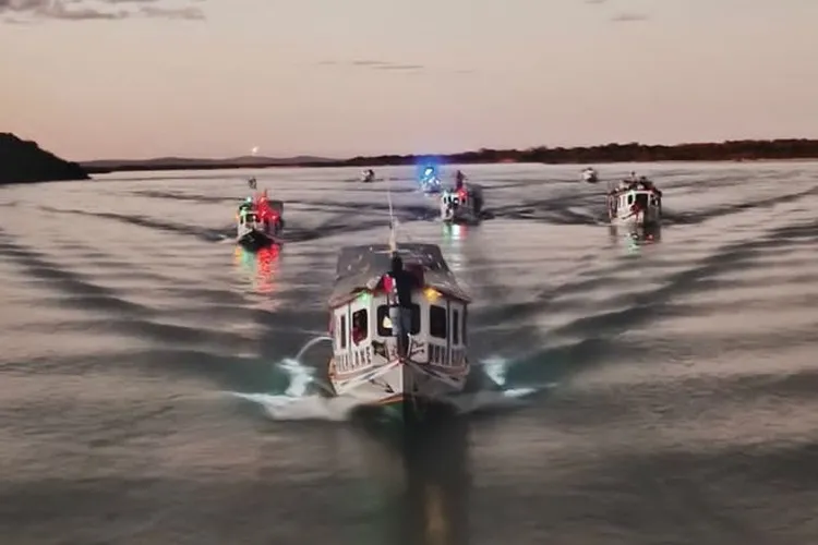 Católicos mantém tradição de romaria fluvial pelo Rio São Francisco a Bom Jesus da Lapa 