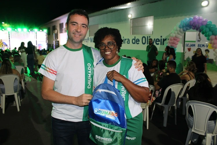 Prefeitura apresenta kit escolar para promover inclusão e dignidade em Brumado