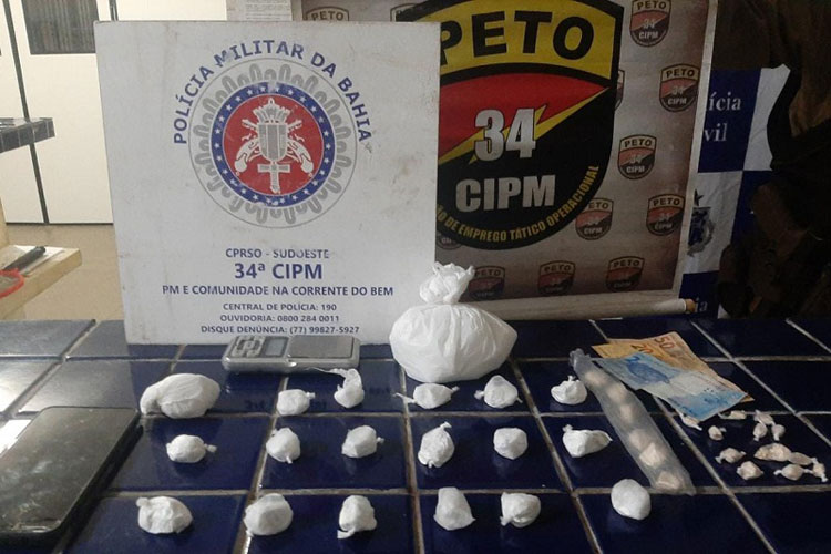 Brumado: Traficantes são presos transportando drogas em táxi no Bairro do Mercado