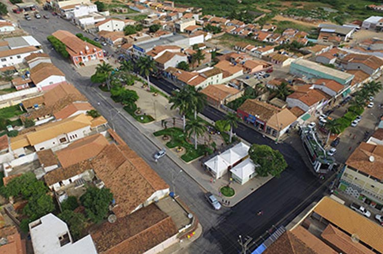 Presidente Jânio Quadros inicia toque de recolher para buscar conter o avanço do novo coronavírus