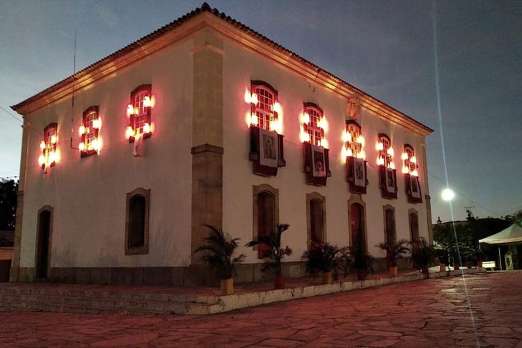 Corpus Christi: Moradores de Rio de Contas mantêm tradição ao decorar casas