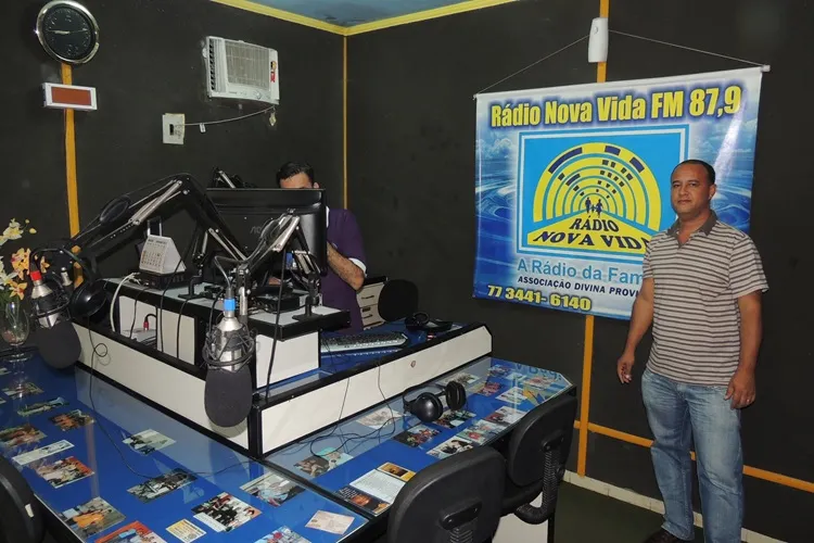 Teônio Lima relembra sua trajetória de 28 anos da Nova Vida FM em Brumado