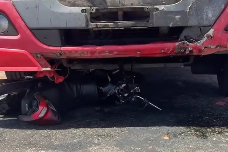 Homem morre após colisão frontal entre moto e caminhão na BA-148 em Malhada de Pedras