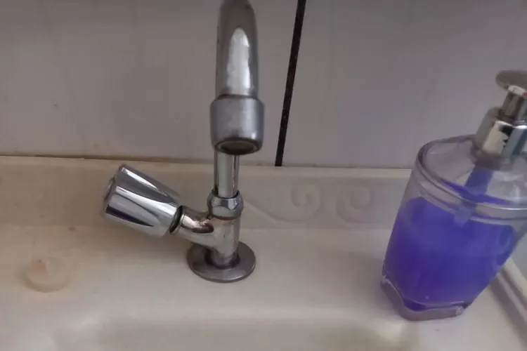 Caraíbas: Moradores cobram da Embasa regularidade no abastecimento em Vila Mariana