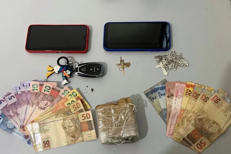 Drogas são encontradas dentro de táxi durante rondas em Livramento de Nossa Senhora