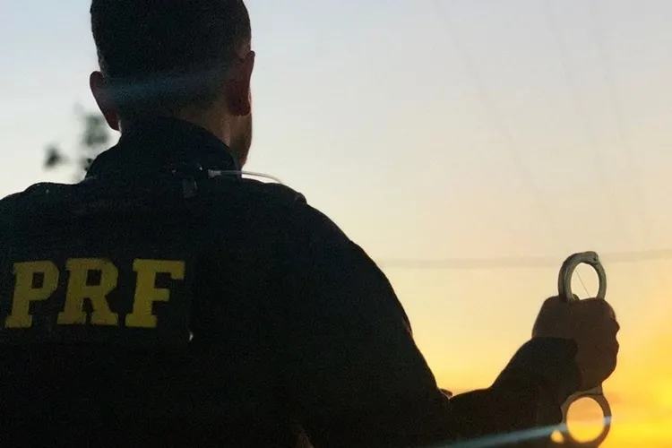 Homem com mandado de prisão em aberto é detido na BR-116 em Jequié