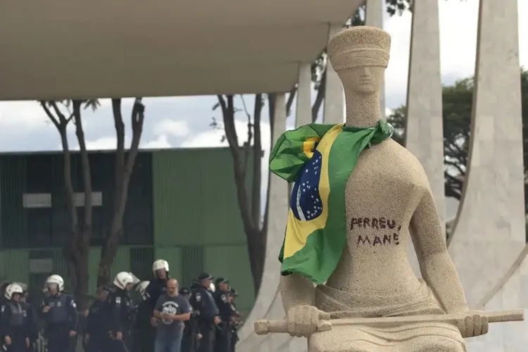 STF nega recurso de mulher que pichou estátua no 8 de janeiro