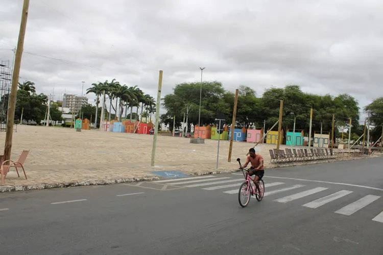 Guanambi: Prefeitura inicia montagem de estrutura do São João do Gurutuba 2026