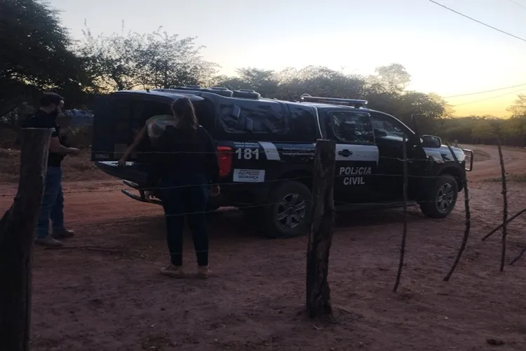 Mãe e padrasto são presos acusados de abusar de menina de 13 anos em Bom Jesus da Lapa