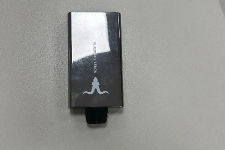 Alunas são flagradas com cigarro eletrônico dentro de banheiro de escola em Guanambi