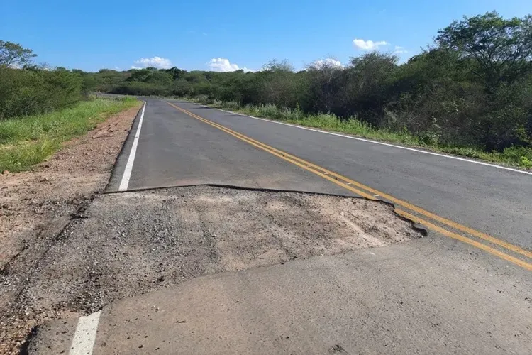 Brumado: 'Prefeito jogou a toalha, desistiu', diz morador ao cobrar estrada do Arrecife