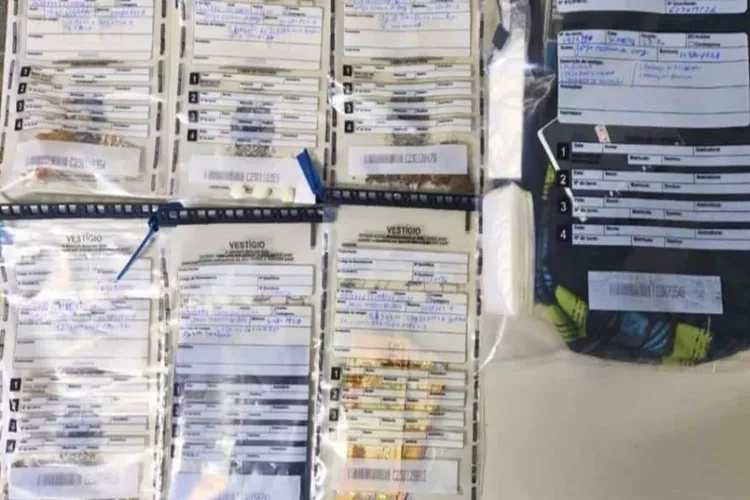 Homem foge a pé de abordagem, pula muros, mas é preso com drogas em Carinhanha