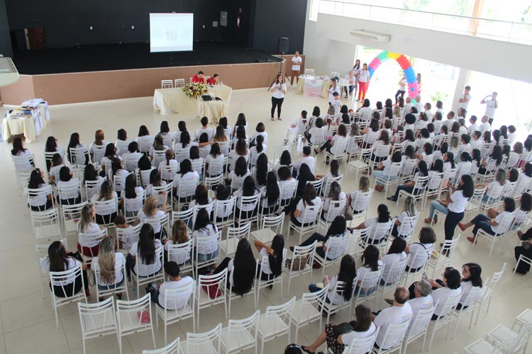 Palestra 'autismo e superação' promovida pelo Rotary comove pais e professores em Brumado