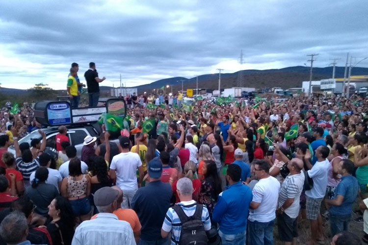 Com passeata e carreata, Brumado se une em definitivo à paralisação dos caminhoneiros