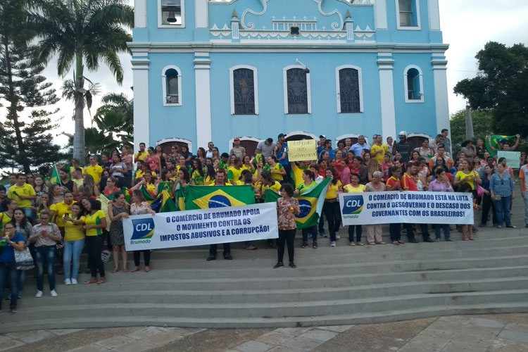 Com passeata e carreata, Brumado se une em definitivo à paralisação dos caminhoneiros