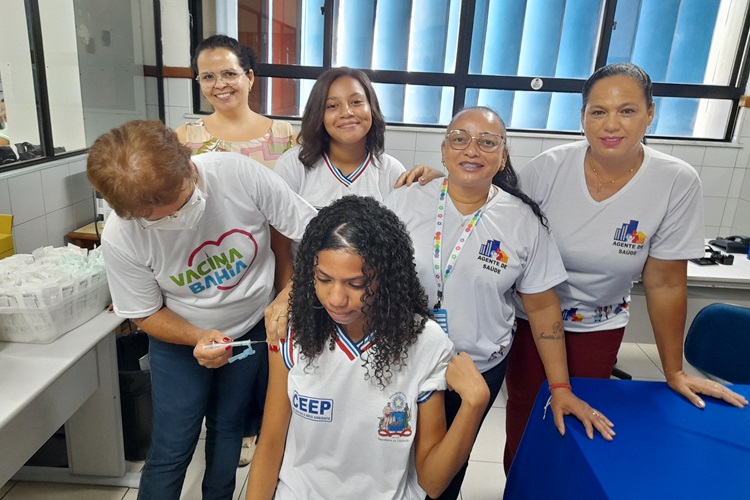 Brumado: Campanha de vacinação na escola atualiza caderneta de alunos no Ceep