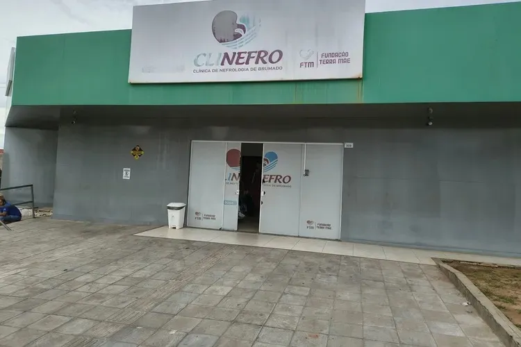 Secretário garante adequações técnicas necessárias na Clínica de Hemodiálise em Brumado