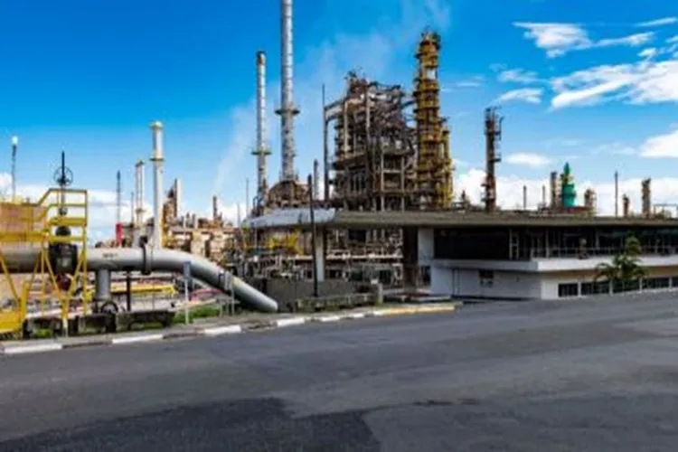 Acelen divulga redução de preço na gasolina e no diesel