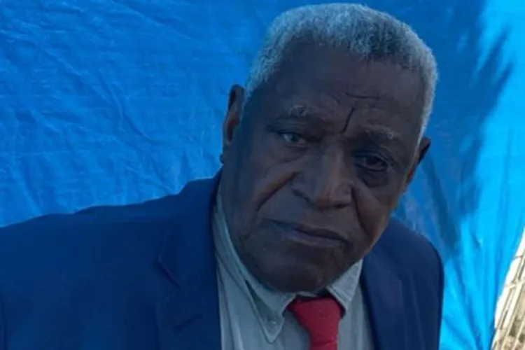 Jovem busca informações sobre parentes do avô na região de Macaúbas