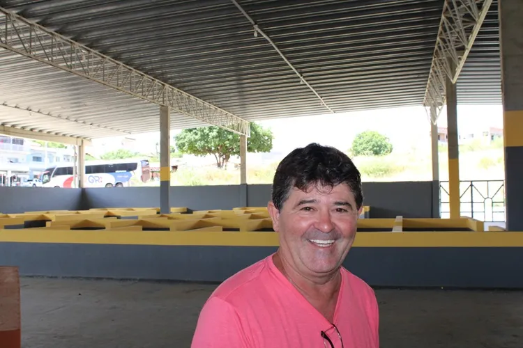 'Mercado de Macaúbas é divisor de águas para feirantes e consumidores', diz prefeito