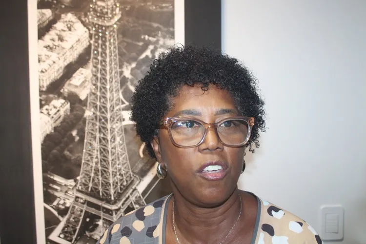 Secretária de Educação esclarece o não pagamento do auxílio do EJA em Brumado