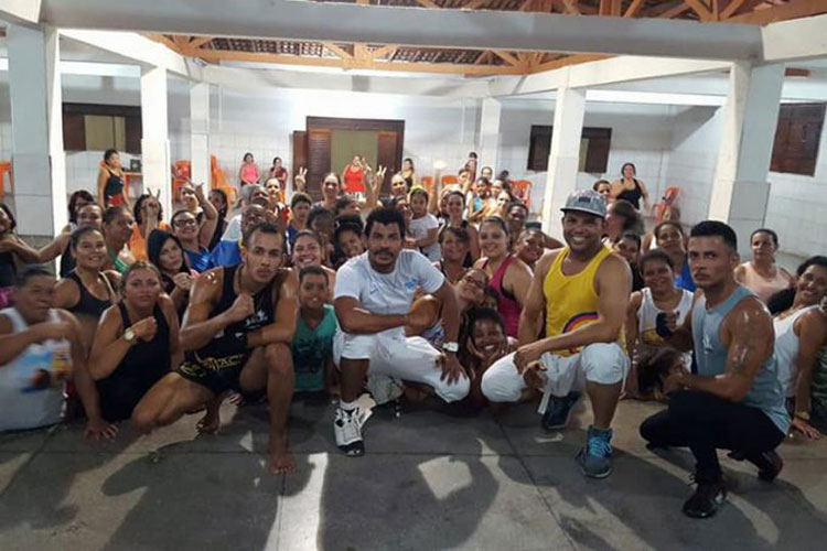 Professores caculeenses levam aulão de Body Combat para alunos em Brumado