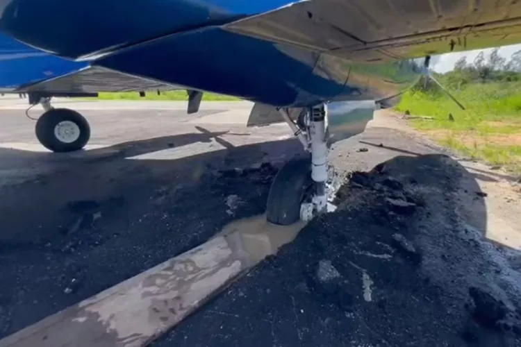 Avião que transportaria paciente atola no Aeroporto de Ipiaú