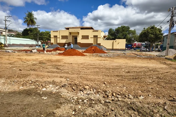 Brumado: Iniciadas obras da Praça dos Artesãos no Mercado Municipal de Artes