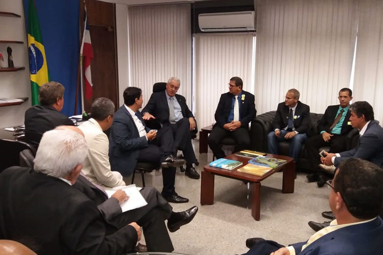 Reeleito presidente da Amavale, prefeito de Caculé vai a Brasília em busca de recursos para região