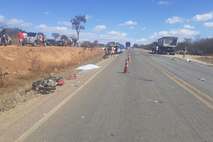 Tanhaçu: Condutor de motocicleta morre após colidir com carreta na BA-142