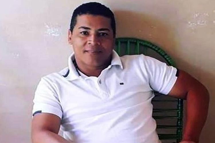 Caminhão cai de ribanceira e motorista morre na BA-262 entre Caraíbas e Aracatu