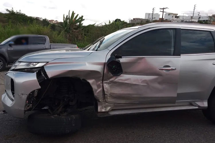 Carreta de Brumado se envolve em acidente na BR-101 em Santo Antônio de Jesus