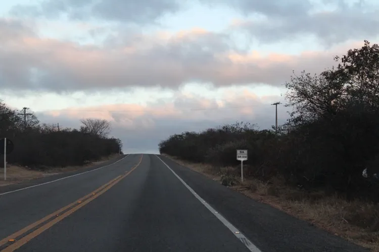 Brumado: Motociclista é rendido por dupla armada e tem veículo roubado na BR-030