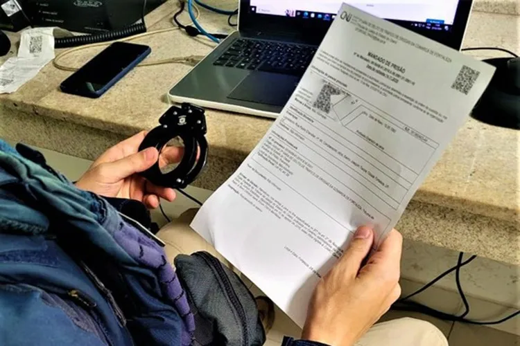 Jequié: PRF cumpre mandado de prisão durante fiscalização na BR-116