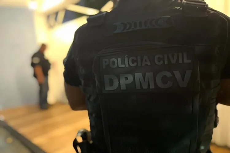 Homem é preso ao invadir delegacia enquanto perseguia ex-companheira em Barreiras