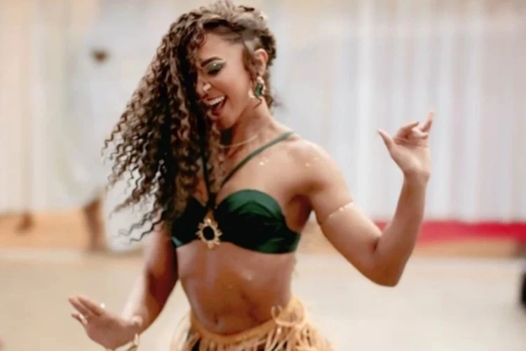 Brumadense Mavi Nunes é eleita princesa no Carnaval de Salvador 2026