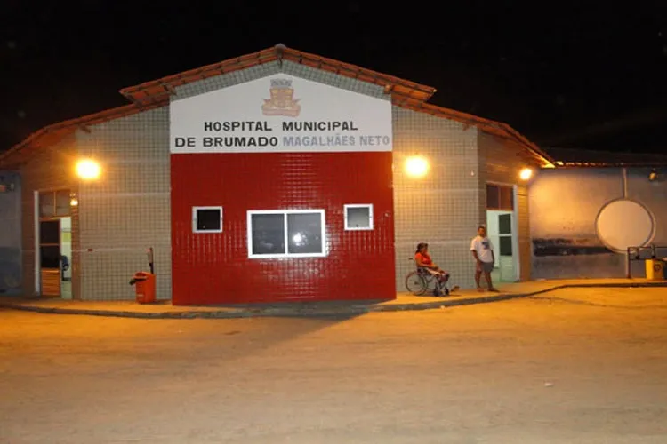 Homem é baleado acidentalmente após manusear revólver em bar de Ituaçu