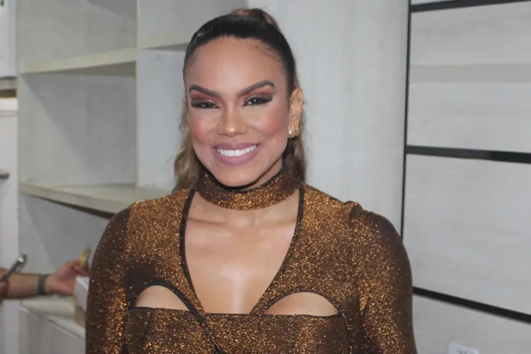 Brumado: Cantora Larissa Mello abre o 'Arraial da Alegria' cheia de entusiasmo