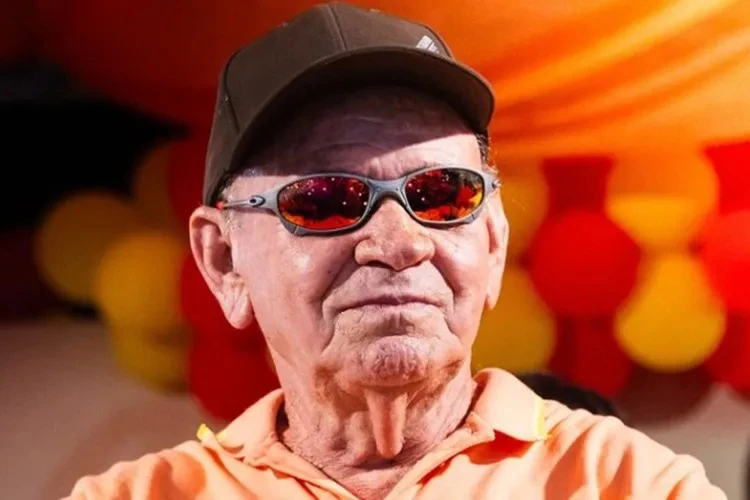 Prefeito de Caculé é advertido por utilizar veículos de sua empresa em obras