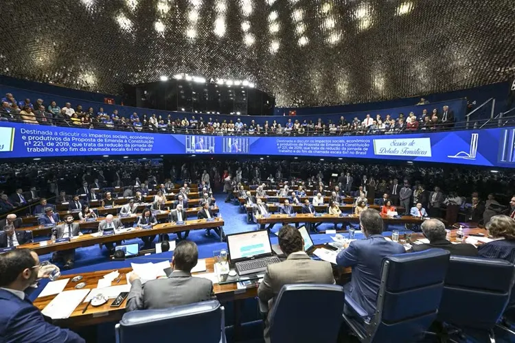 Senado aprova PEC do fim da escala 6x1 e reduz jornada semanal para 40h